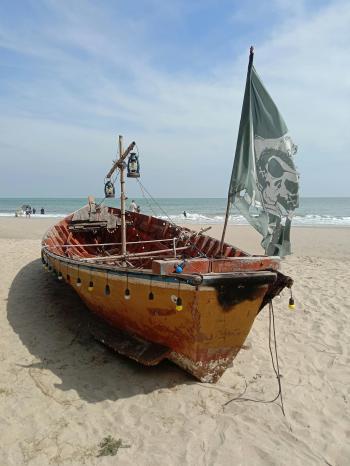 Fondo de pantalla de Barco en la playa, fondos de pantalla, naturaleza, mar, paisaje.