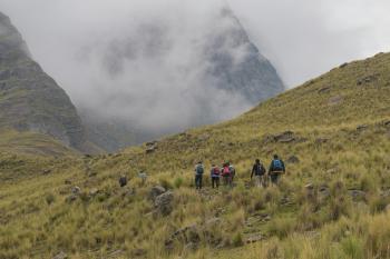 Fondo de pantalla de Senderismo en montañas, naturaleza, paisajes, aventura, exploración.