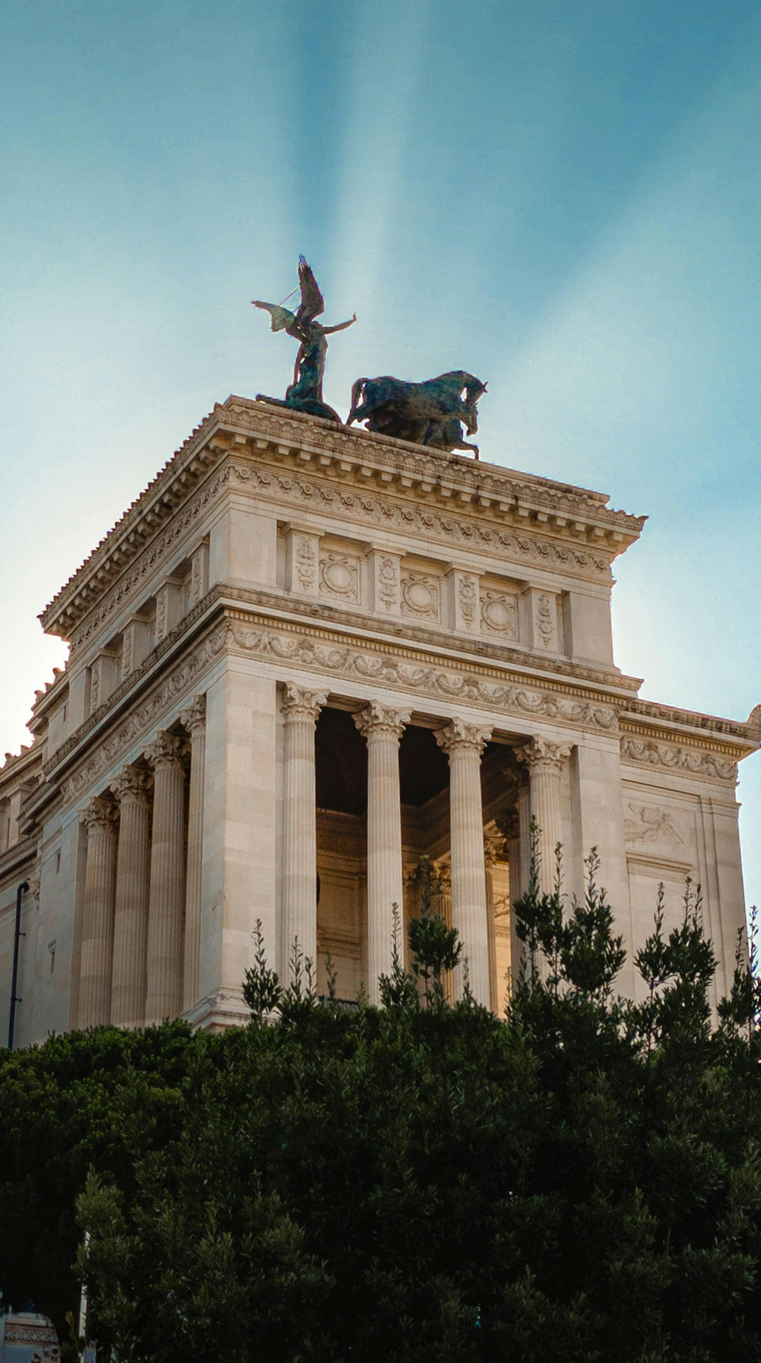 Monumento histórico con cielo azul, fondos de pantalla, arquitectura, belleza natural, paisaje.