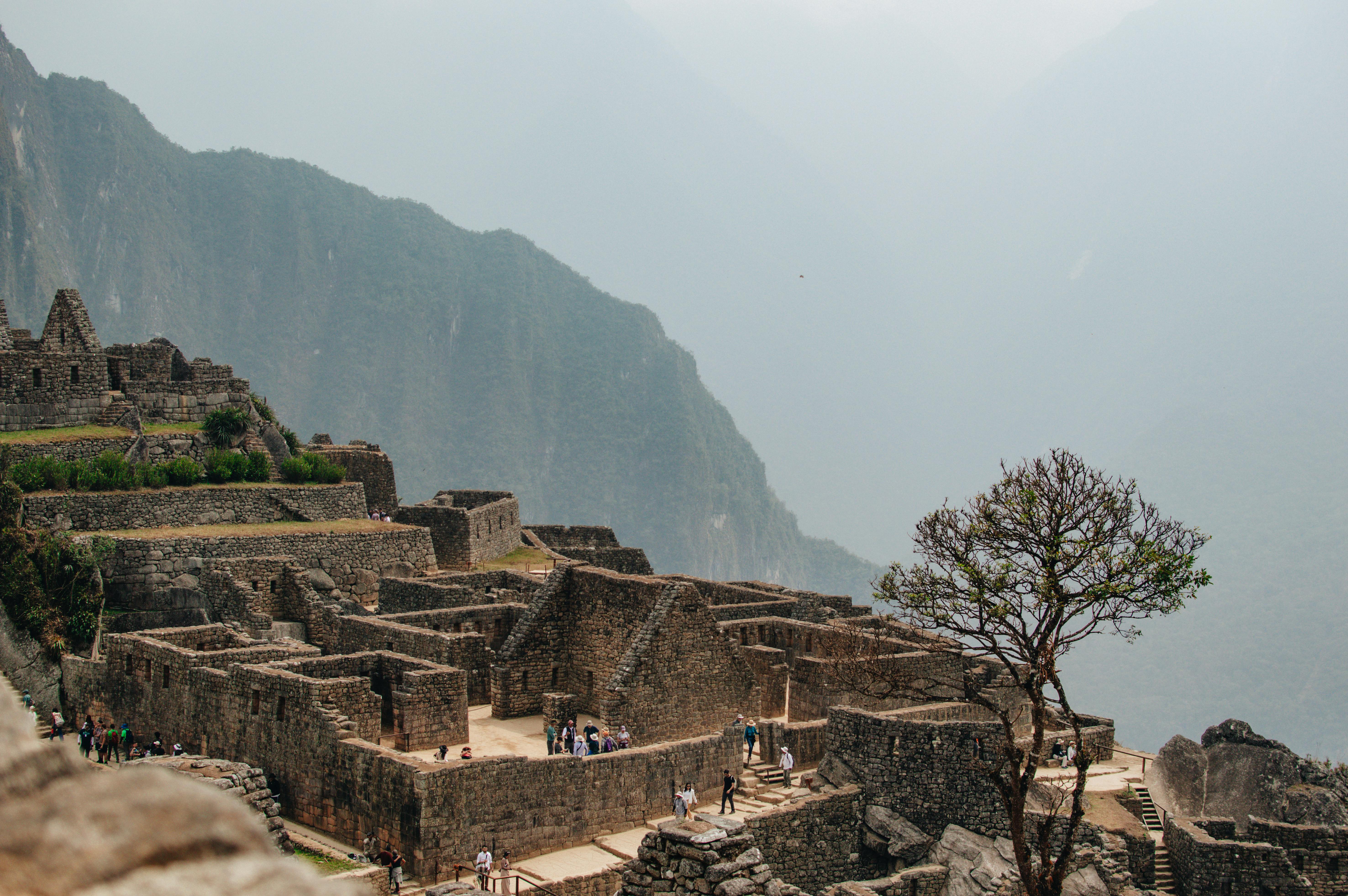 Machu Picchu en la niebla, paisajes, naturaleza, aventura, historia.