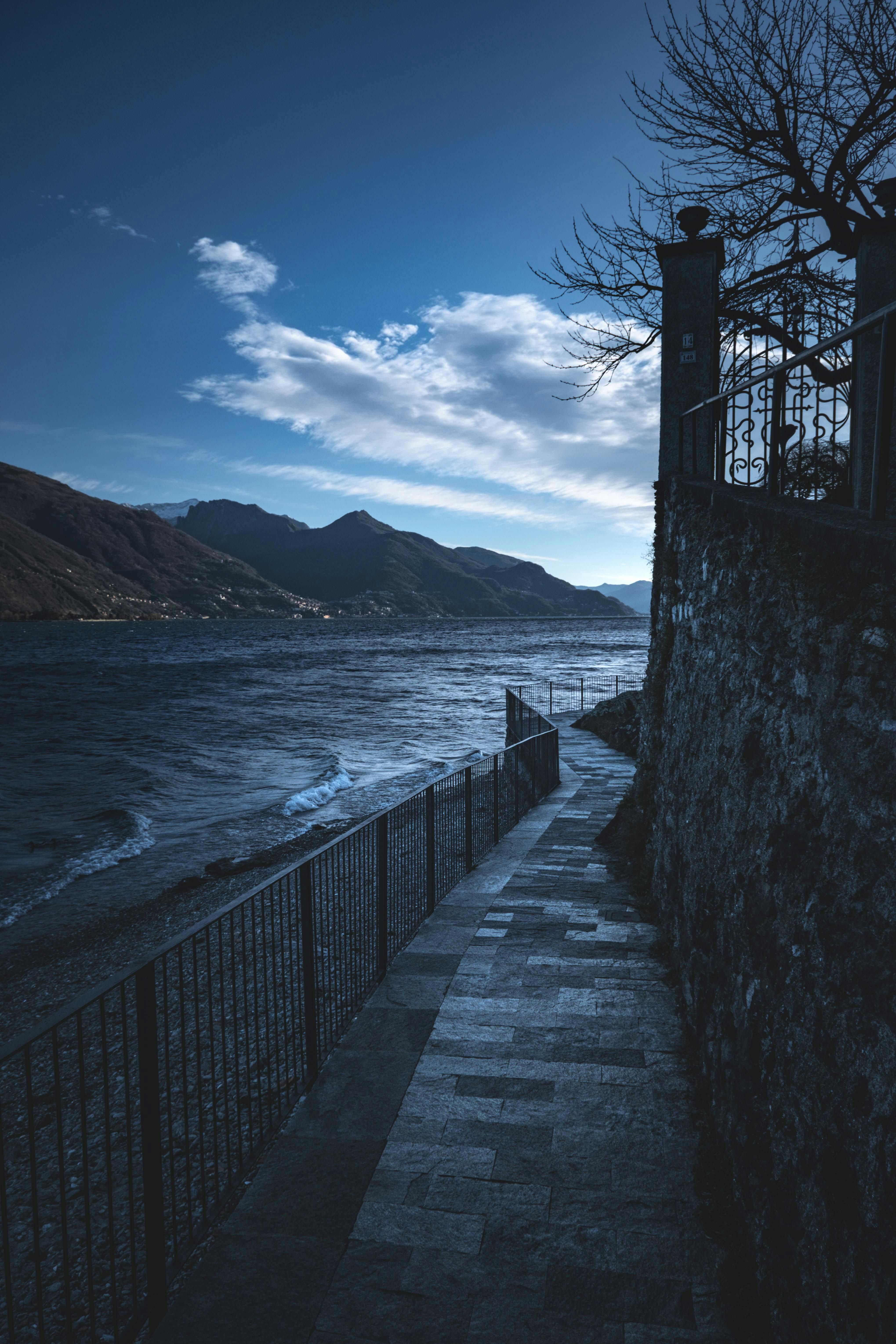 Camino junto al lago, paisajes, naturaleza, fondo de pantalla, tranquilidad.